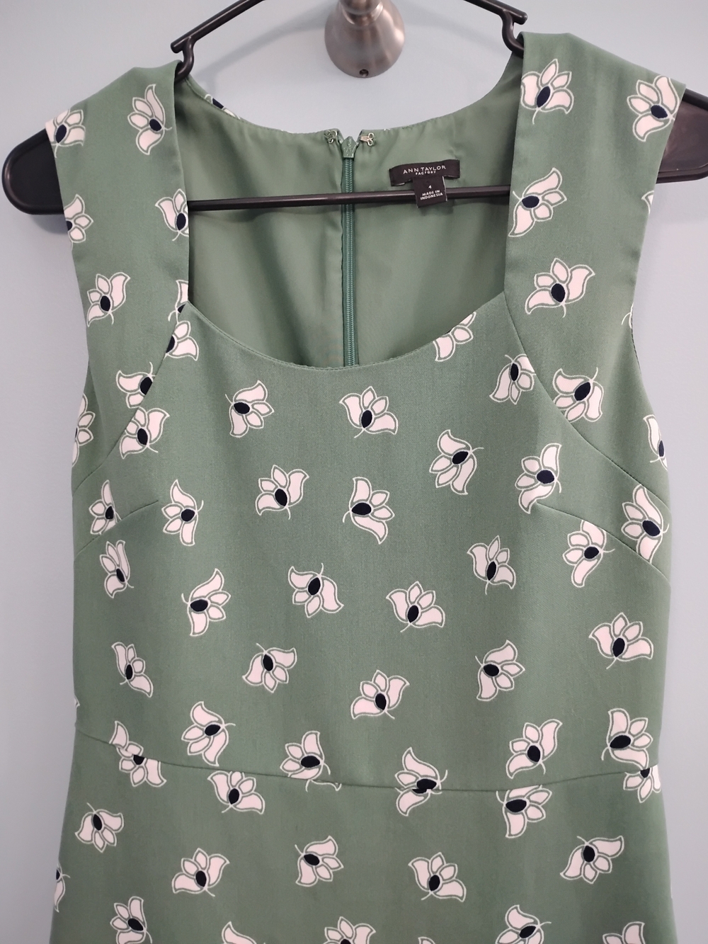 Ann Taylor Factory Sage Green Floral-Print Midi Dress Size 4